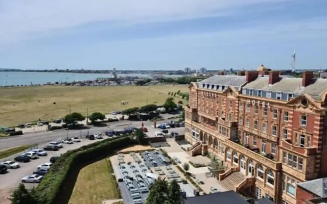 Queen s Hotel