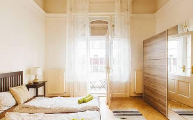 Living Budapest Apartment - Régi Posta Utca