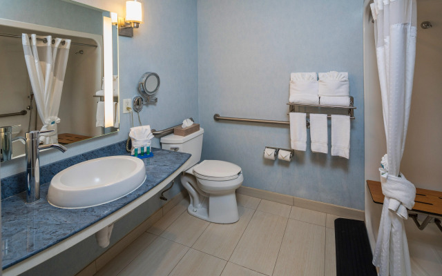 Holiday Inn Express and Suites Modesto by IHG