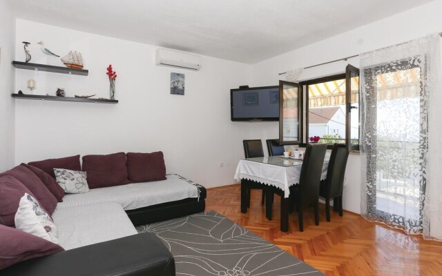 Amazing Home in Podstrana With Wifi and 3 Bedrooms