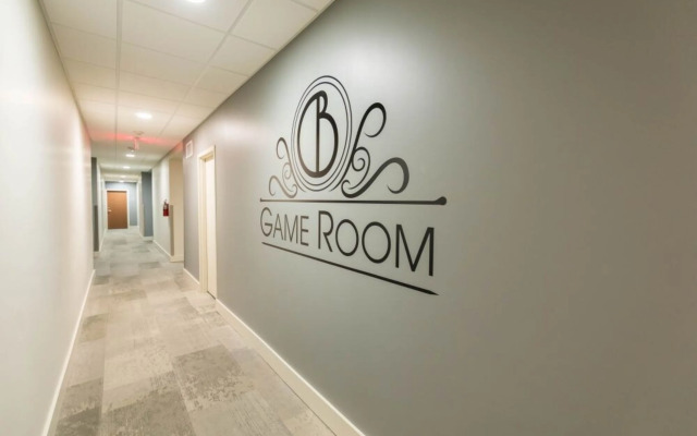 Vibrant Condo near Must-See Attractions