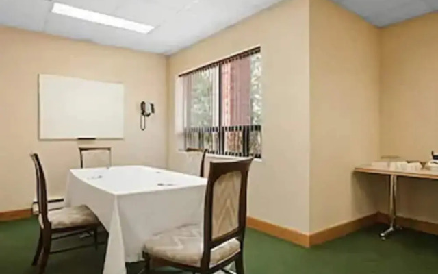 Travelodge by Wyndham Chatham