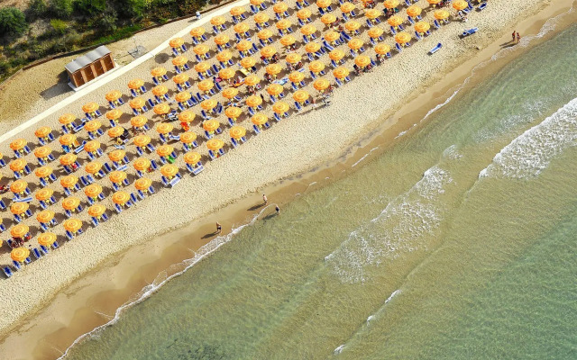 Serenusa Resort