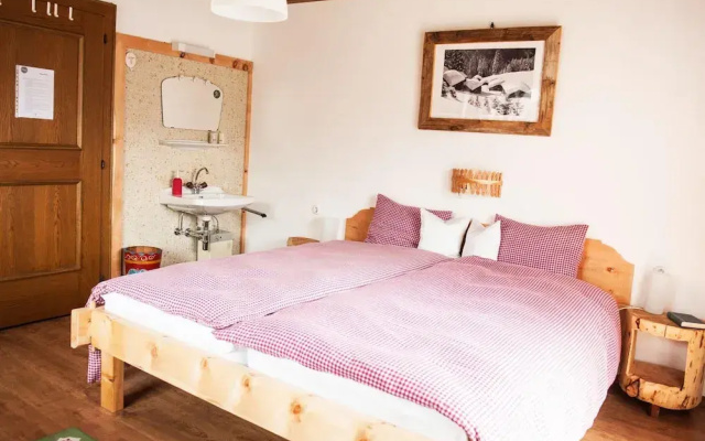 Spacious House In Fugen With Terrace