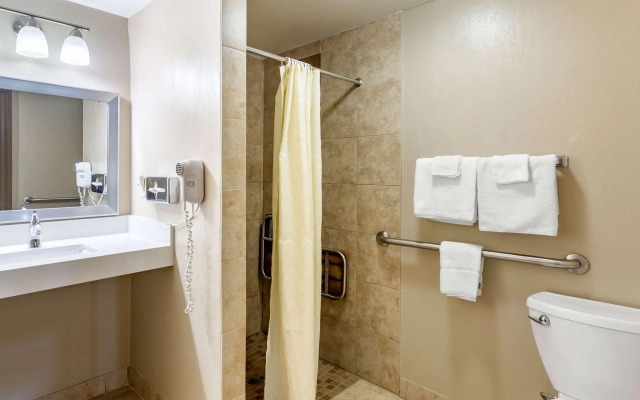 Econo Lodge Inn And Suites Dickson