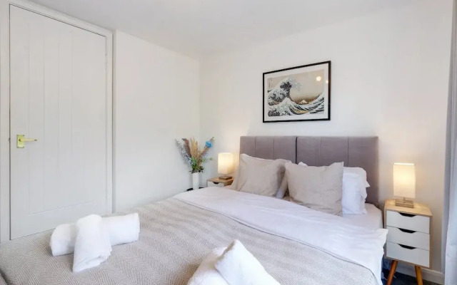 Sharp Close 4 Bedroom 2 Bath - Aylesbury