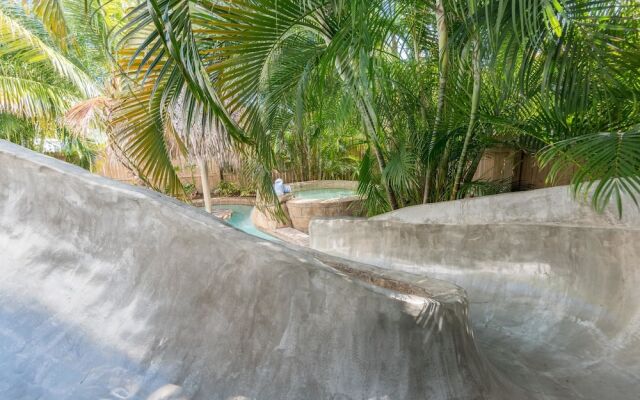 South Seas Apartment 6