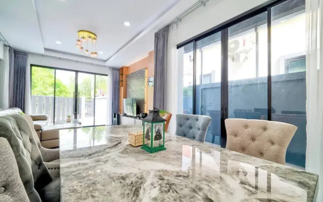 3 Bedroom Luxury Private Pool Villa Near Jomtien Beach Pattaya