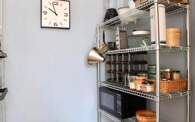 Bright And Spacious Flat Near City Centre