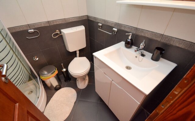 Apartment House 91