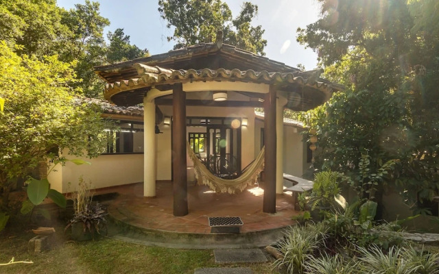 House w/ 3 Suites 400m From Mucuge Beach Mcg0006