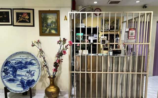 OYO 90994 Hotel Golden Mouse