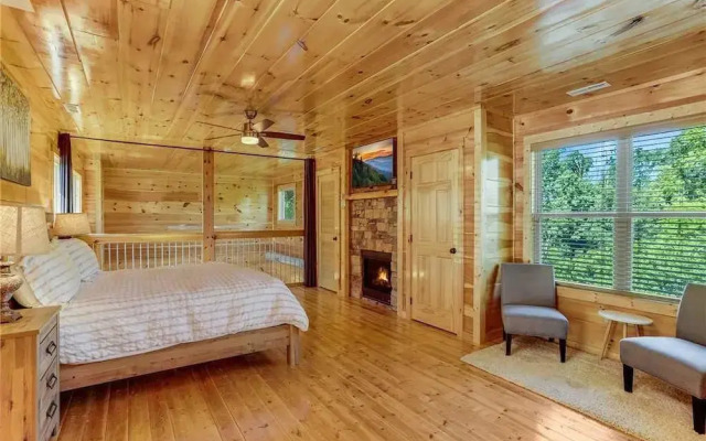 Splash of Moonshine - Two Bedroom Cabin