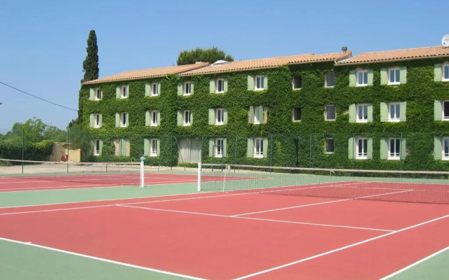 Отель Logis Hôtel Uzès Pont du Gard
