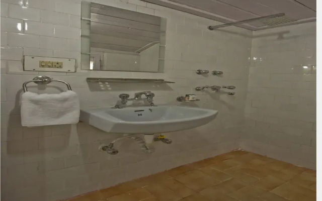 OYO 8895 Hotel Pine Grove
