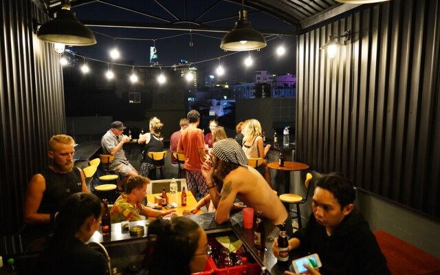 The Prince of Whales Hostel & Bar