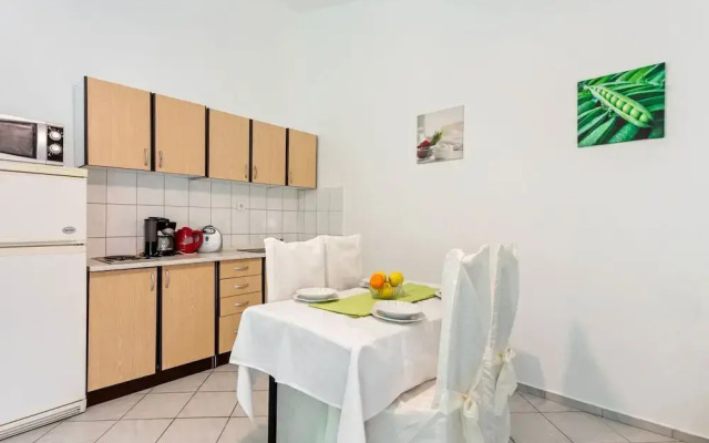 Beautiful Apartment in Jasenice Near Sea