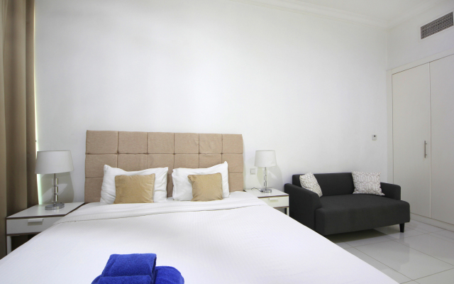 Cozy Studio in Executive Bay