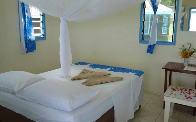 Litia Sini Beach Fales
