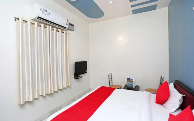 Goroomgo Pushpa Palace Mathura