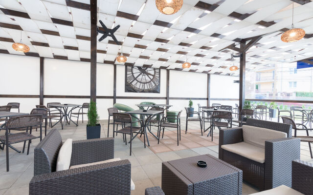 Hotel Athos Rmt