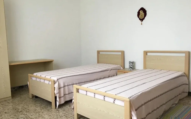 Valley View Apartment in Ameglia near Historical Center with Garden
