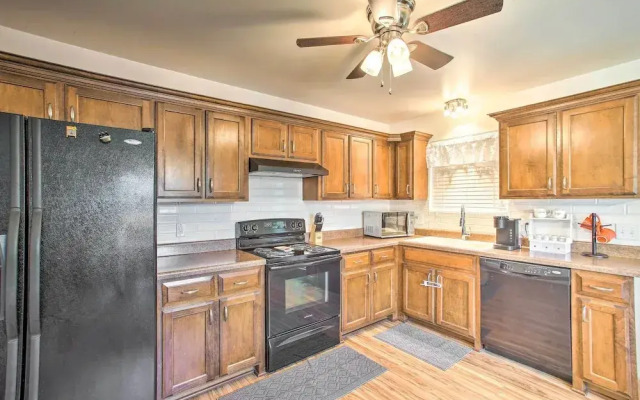 Charming Springfield Escape w/ Furnished Deck