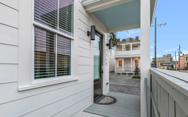 Residences Du Carondelet by Hosteeva