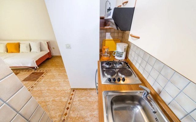 Petin - 5m From the sea - A2