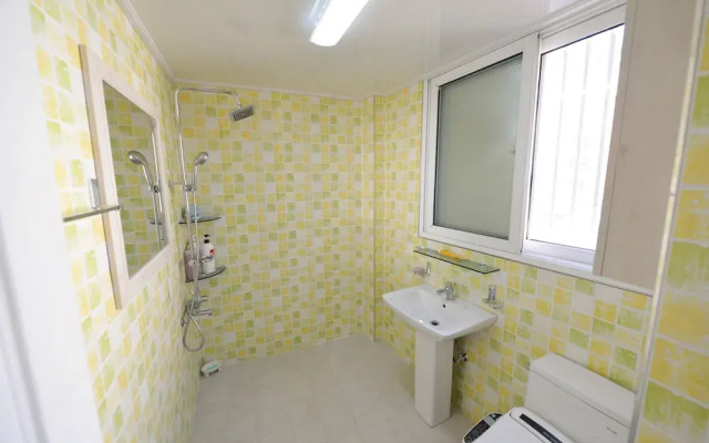 Linker Party House - Hostel