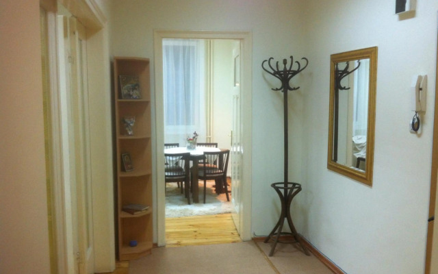 Gogol 2BR Apartment