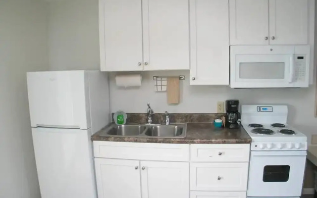 Beach House Inn and Suites