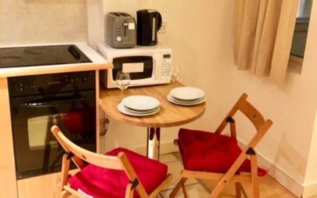HFS Studio Next To Hydepark L11
