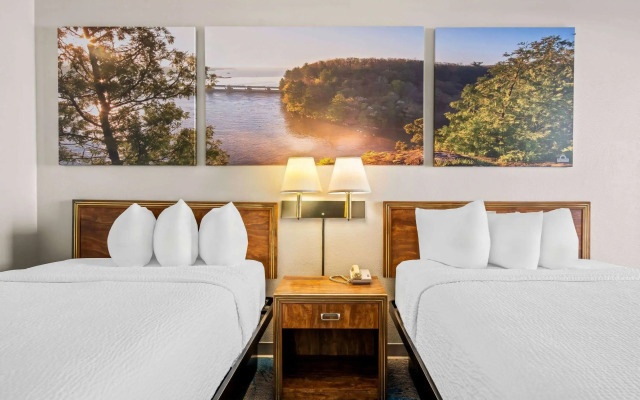 Days Inn by Wyndham Dubuque