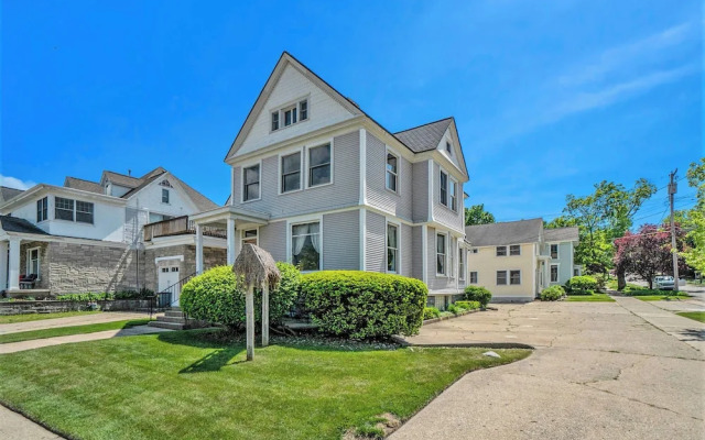 The Grand Inn Apartment Hotel 200