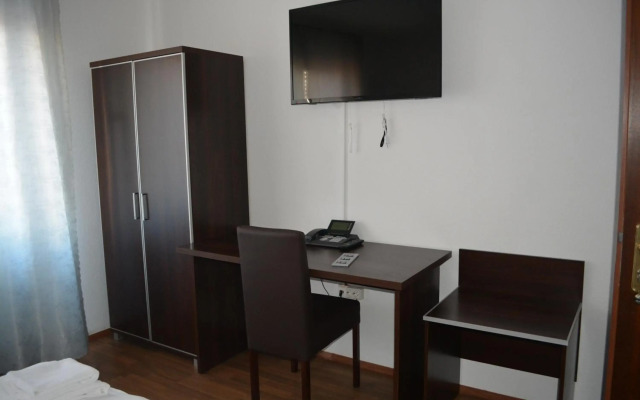 B&D Hotel