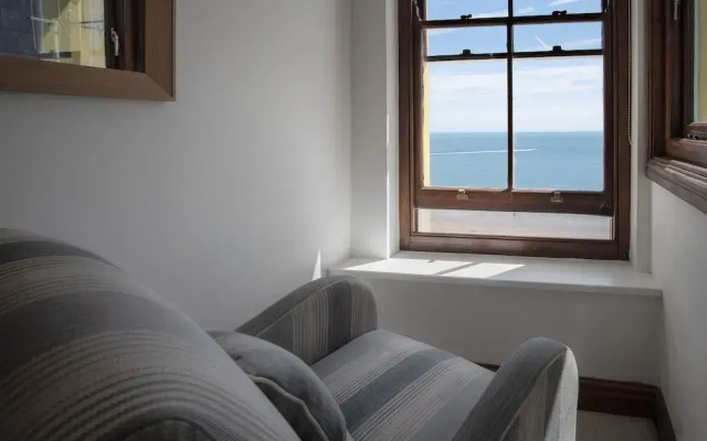 The Nest - 1 Bedroom Apartment - Tenby