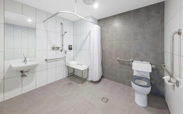 Best Western Plus North Lakes Hotel