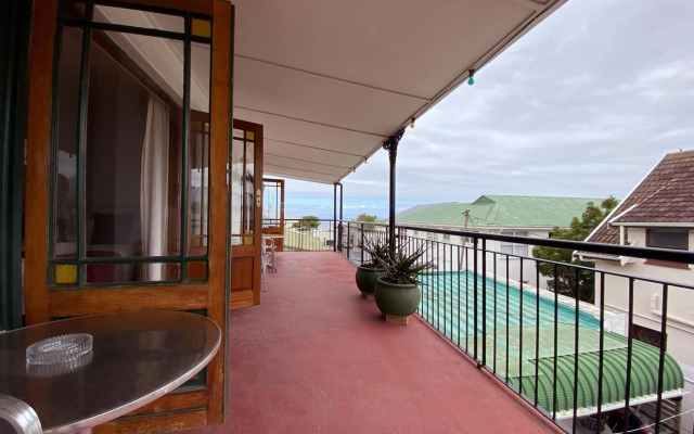 Le Bay Lodge