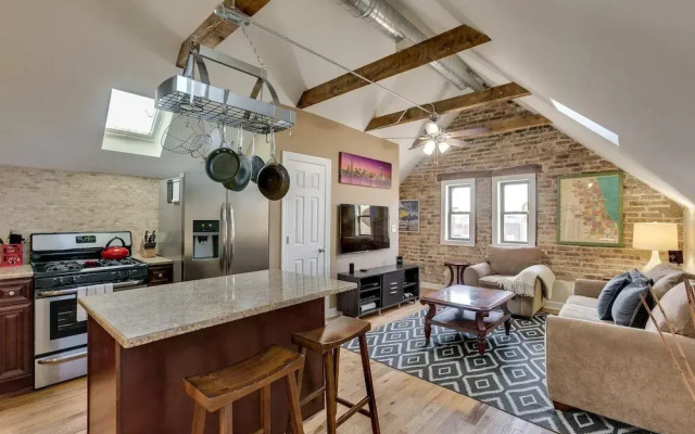 Bright & Lofty Bucktown 1BR by AllSet Turnover