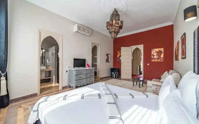 Villa With Heated Pool Breakfast Included - by Feelluxuryholidays