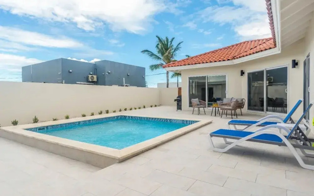 Breathtaking Prvt 4BR Pool Villa 5 Min to Beach