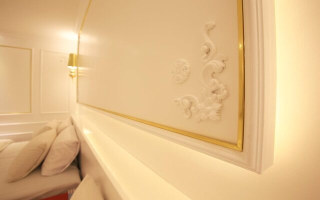 S Petite Hotel