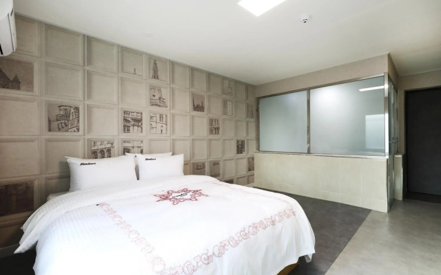 Hotel Mondavi