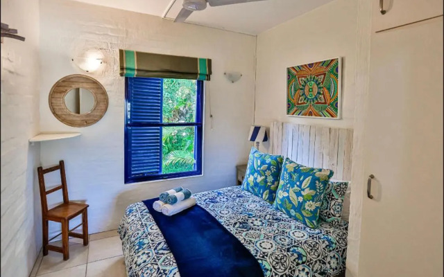 32 Akrotiri - Families only