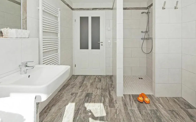 Der Westflügel Mme Mimi 54