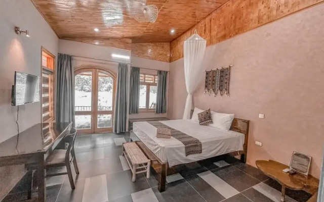 Sky Bay Lodge