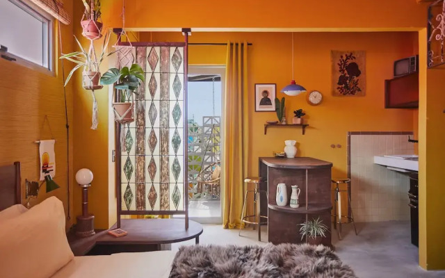 MOOD HAUS by DW - 70's Retro Stays