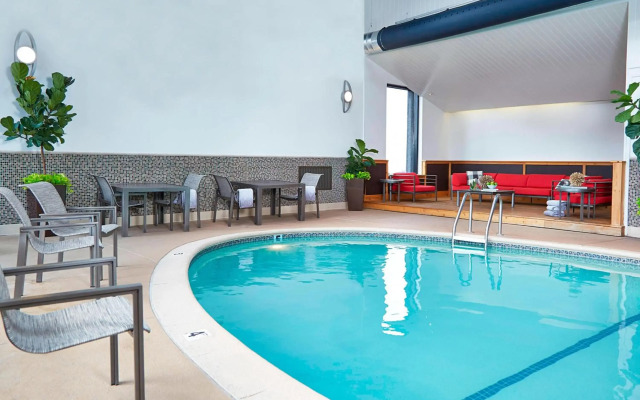 Renaissance St. Louis Airport Hotel