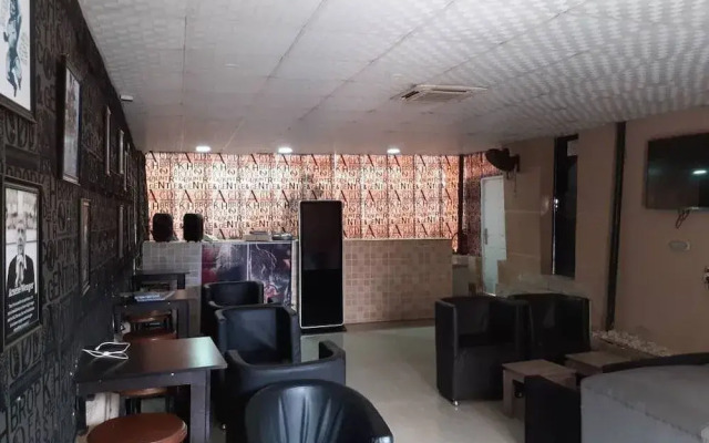 Laropa Suites and Apartments